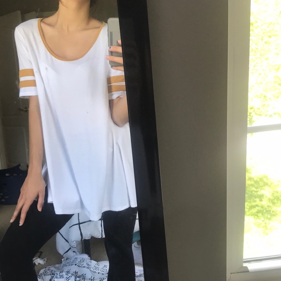 LuLaRoe Tops - oversized White & yellow top